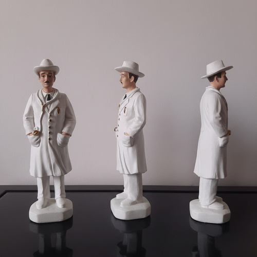 Varias estatuas Doctor José Gregorio Hernández